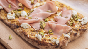 Пинса с мортадела, шамфъстък, крем от шамфъстък и моцарела