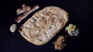 Продукти за Пинса с бекон, сметана и печен лук