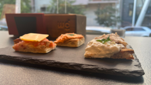 Пинча - малки парченца Пинса Романа с дипове.