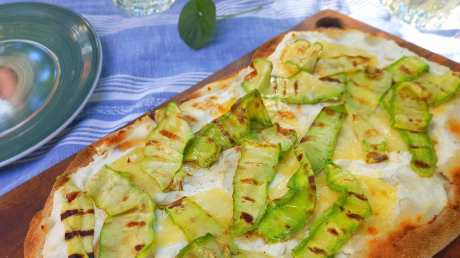 Pinsa s limonova rikota i tikvichki